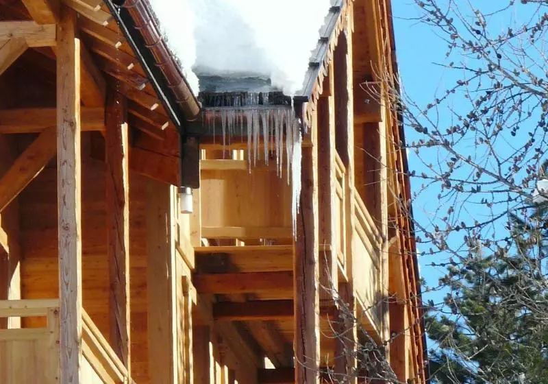 Majatalo Le Cerf Che  Near Aravet Gondola