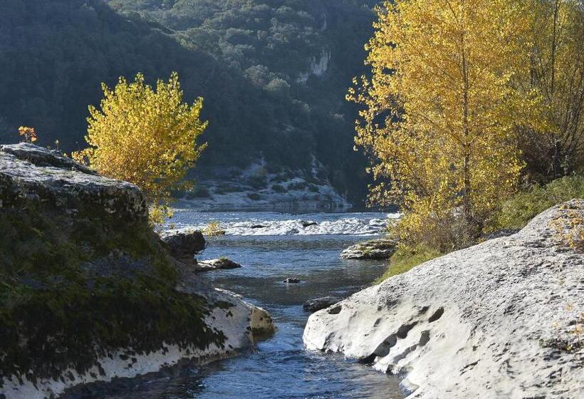 פנסיון Le Mas Des Alexandrins