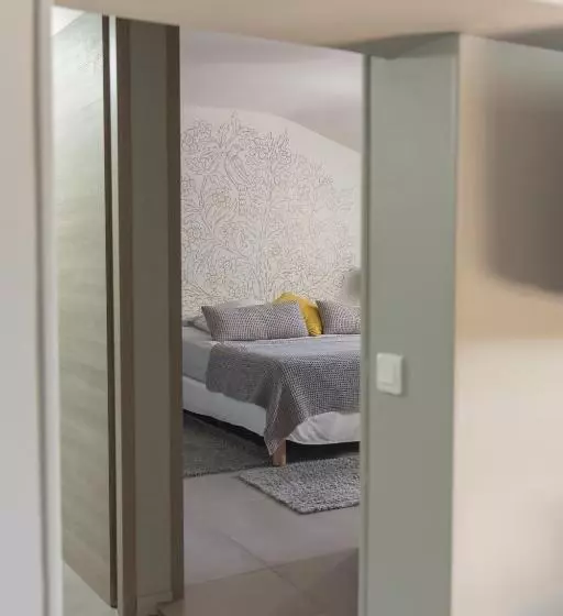 ペンション Le Mas Des Alexandrins