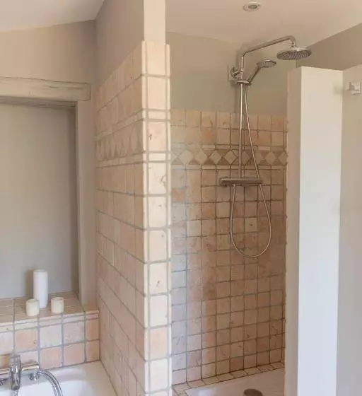 ペンション Le Mas Des Alexandrins