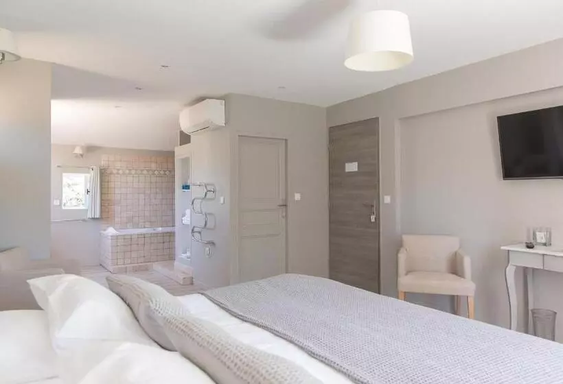 ペンション Le Mas Des Alexandrins