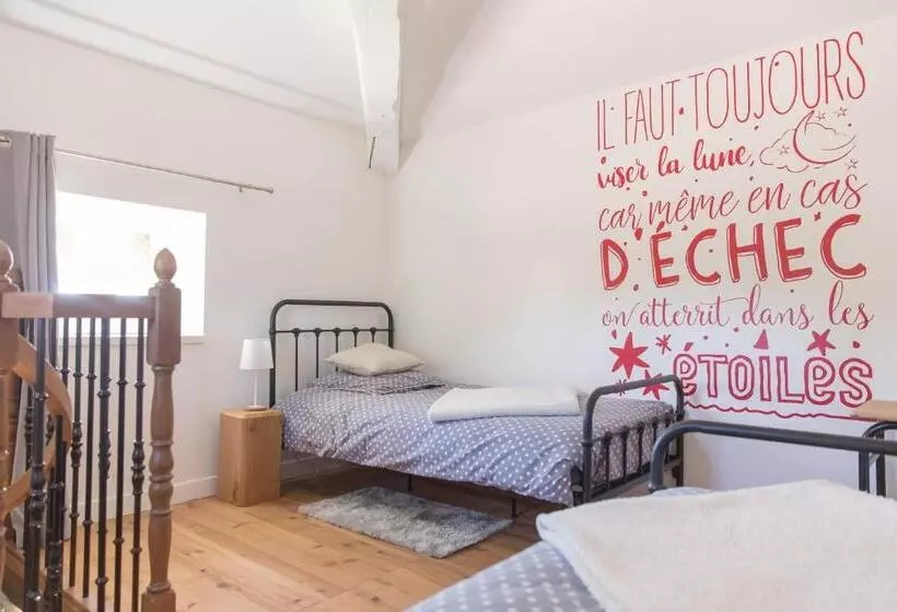 ペンション Le Mas Des Alexandrins