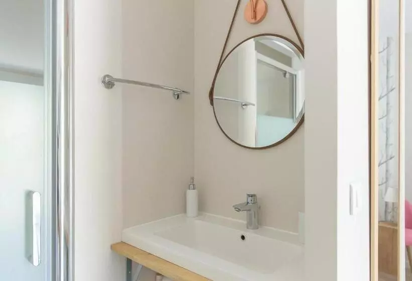 ペンション Le Mas Des Alexandrins