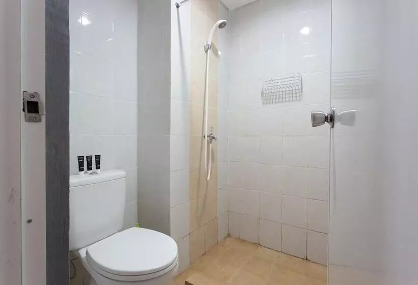 ペンション Reddoorz Apartment @ Taman Melati Margonda