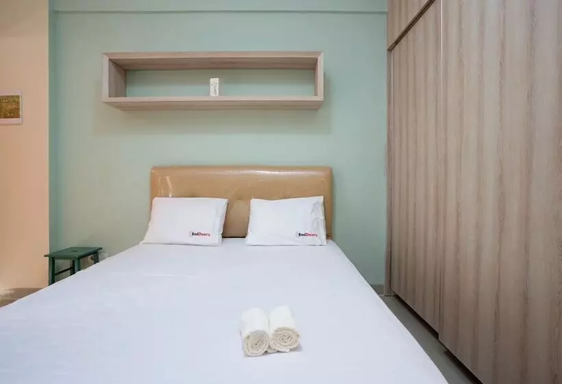 ペンション Reddoorz Apartment @ Taman Melati Margonda