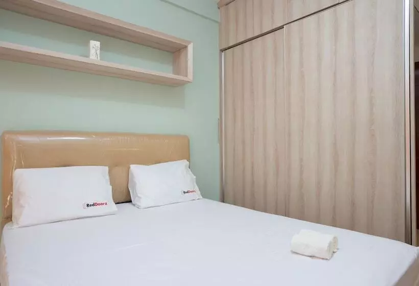 ペンション Reddoorz Apartment @ Taman Melati Margonda