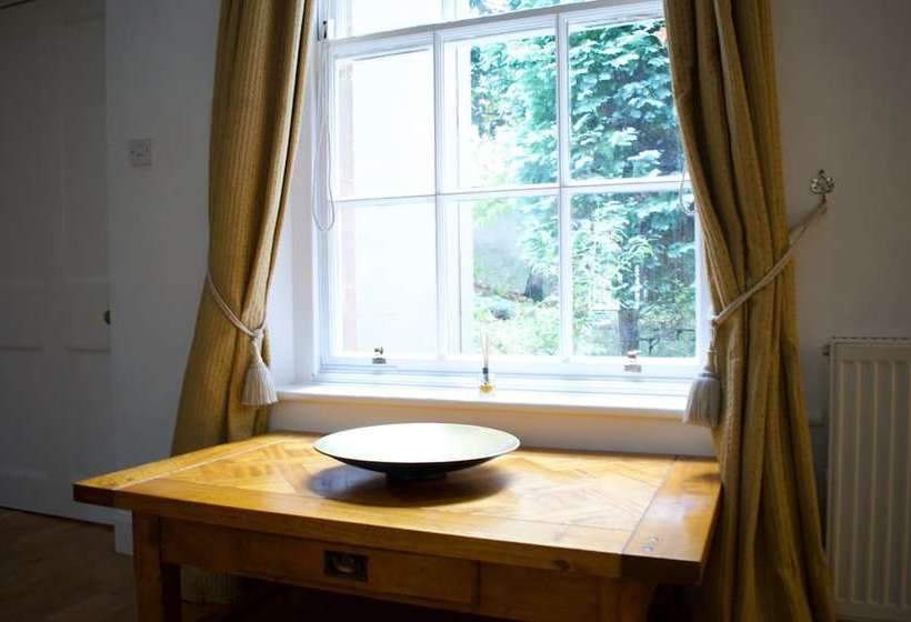 Spacious Cottage In Edinburgh