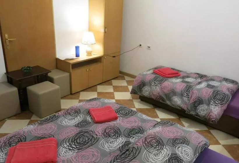Hostel Topić