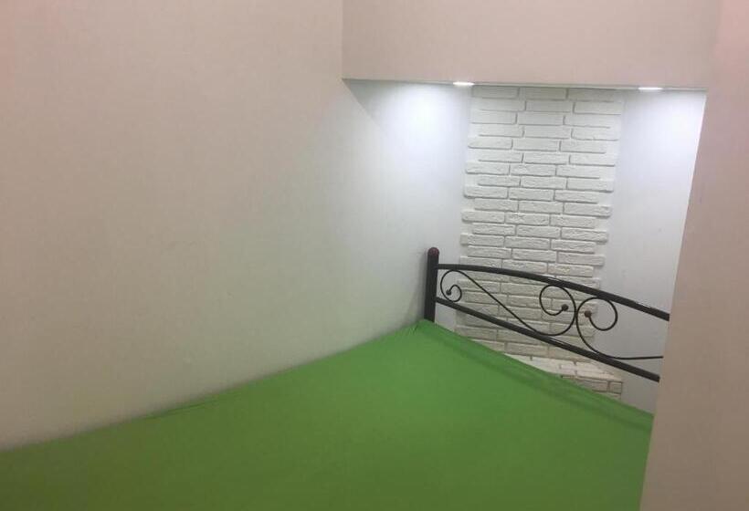 Hostel Train Station