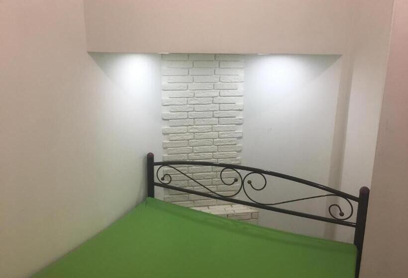 Hostel Train Station