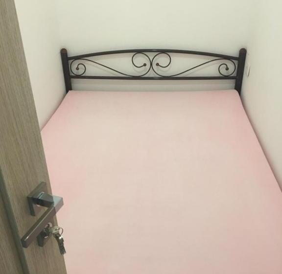 Hostel Train Station