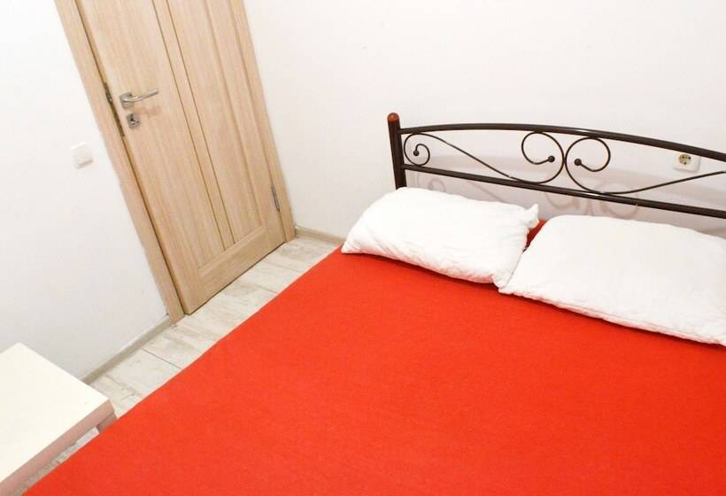 Hostel Train Station