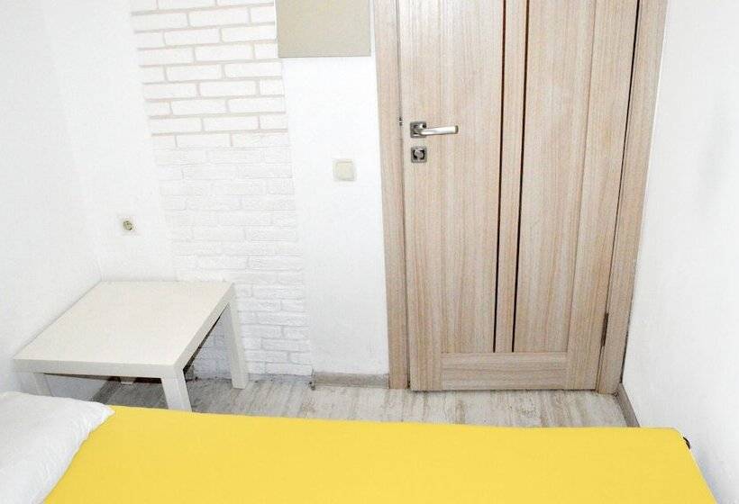 Hostel Train Station