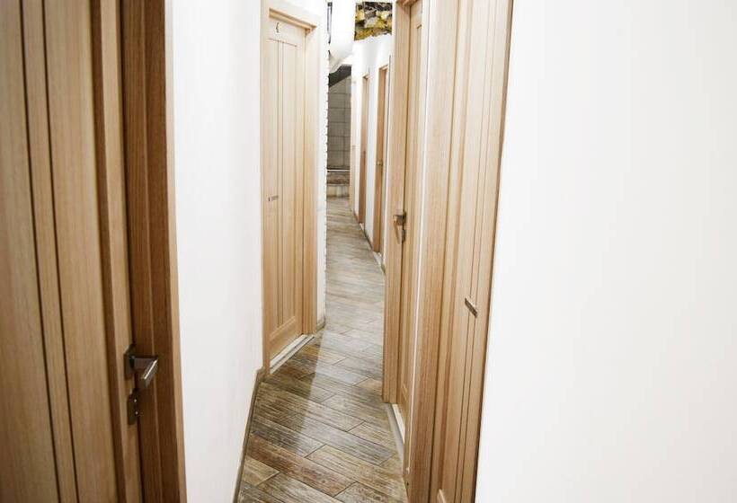 Hostel Train Station