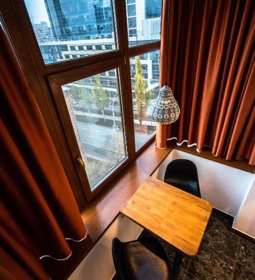 Hotelli Kyiv Panorama Apartments Near Gulliver