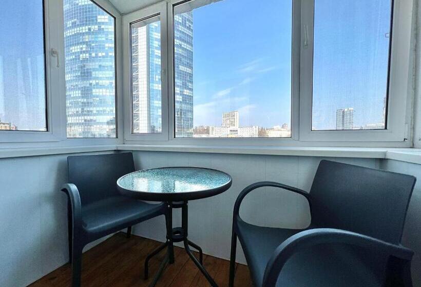 Hotelli Kyiv Panorama Apartments Near Gulliver