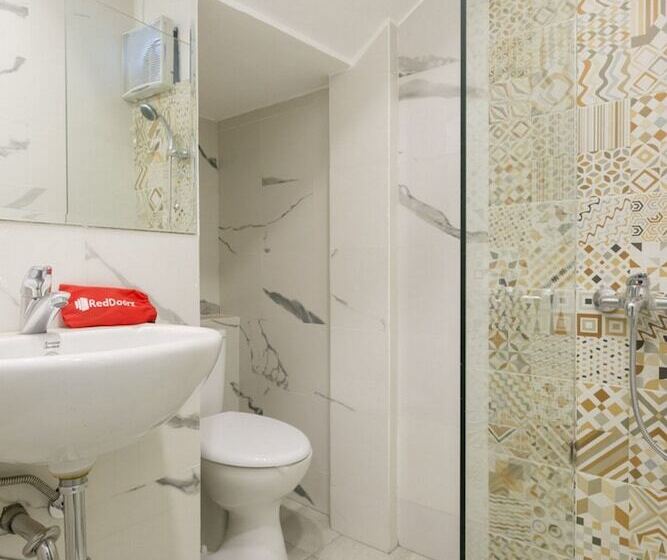 ペンション Reddoorz Syariah @ Griya Shanta Malang