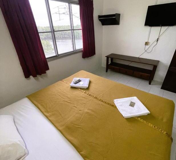 Dindings Pantai Desair Apartment By Dpd