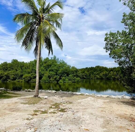 Dindings Pantai Desair Apartment By Dpd