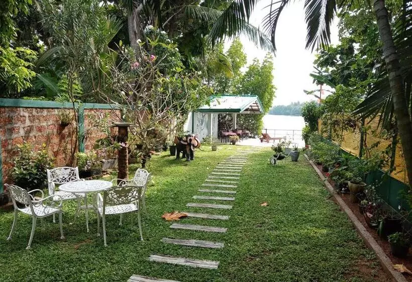 هتل Villa Bentota River View
