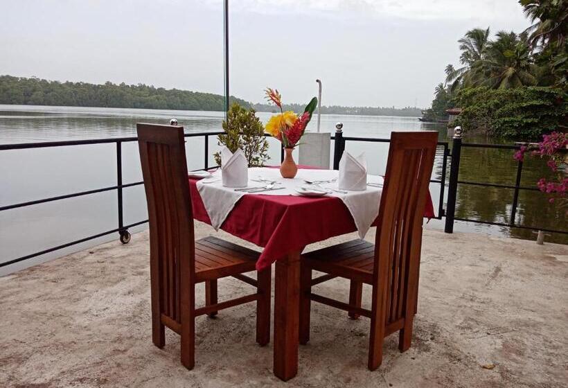 ホテル Villa Bentota River View