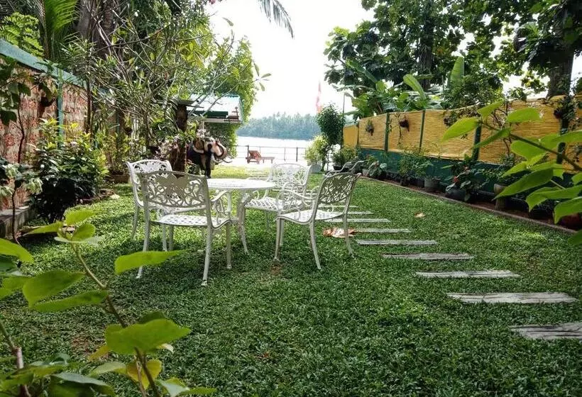 هتل Villa Bentota River View