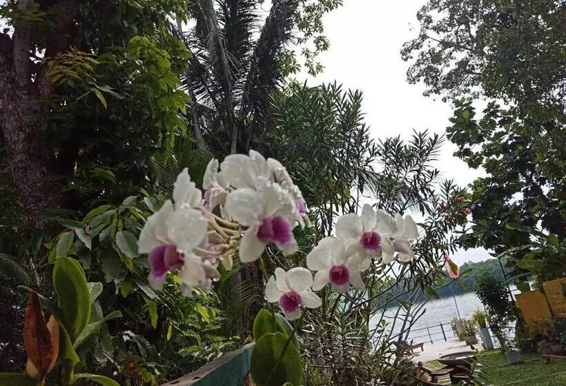 هتل Villa Bentota River View