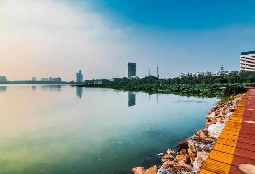 Hotel Xuanwu Lake, Confucius Temple, Night View Of Nj
