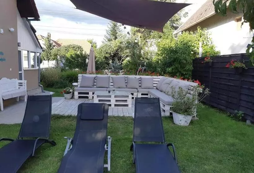 ペンション Pihi Vendégház