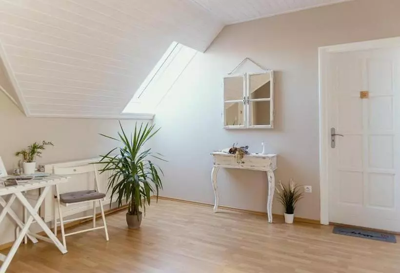 ペンション Pihi Vendégház