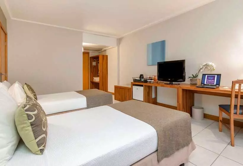 Отель Comfort Suites Vitoria