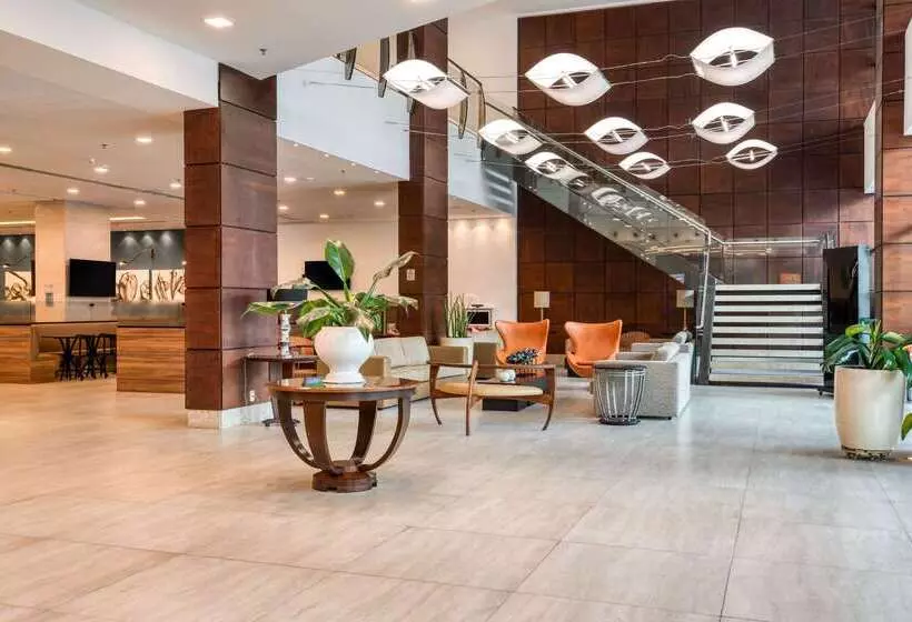 Отель Comfort Suites Vitoria