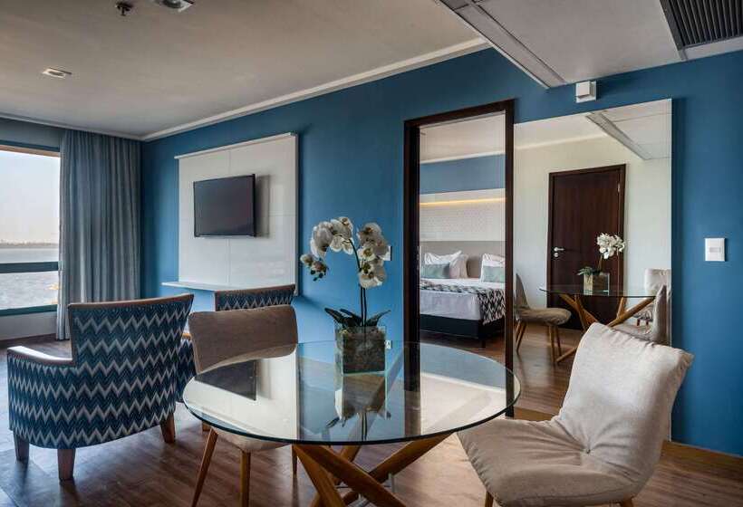 هتل Comfort Suites Vitoria