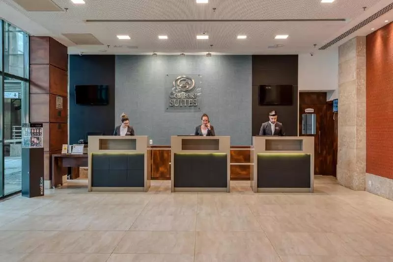 Отель Comfort Suites Vitoria