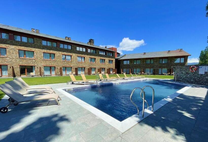 هتل Fontanals Golf