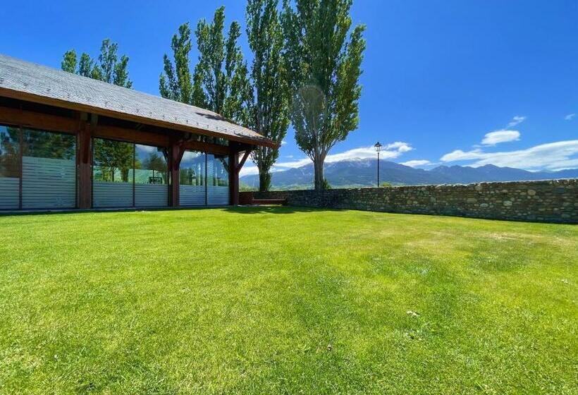 هتل Fontanals Golf