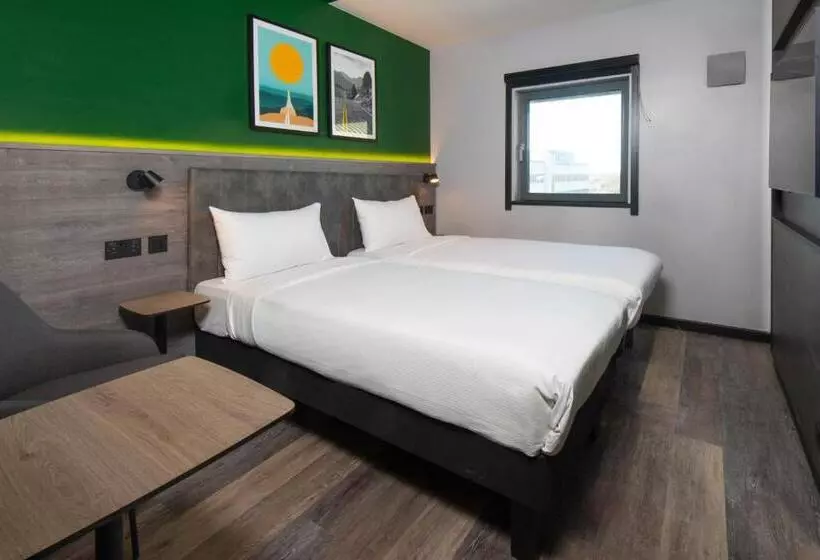 호텔 Ibis Styles London Gatwick Airport