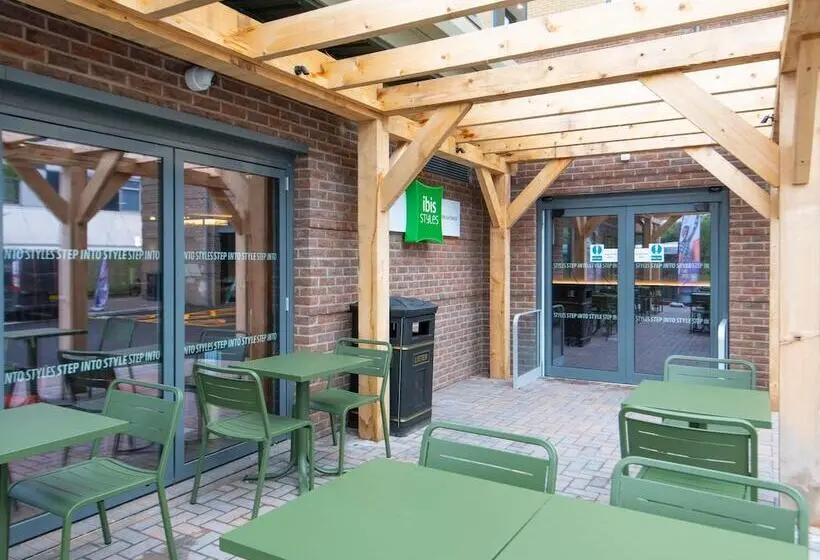 Hotelli Ibis Styles London Gatwick Airport