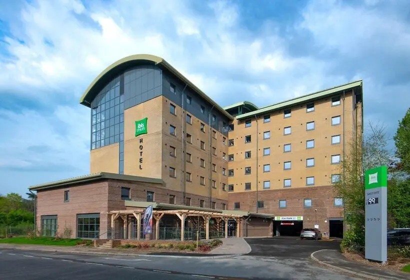 Hotelli Ibis Styles London Gatwick Airport