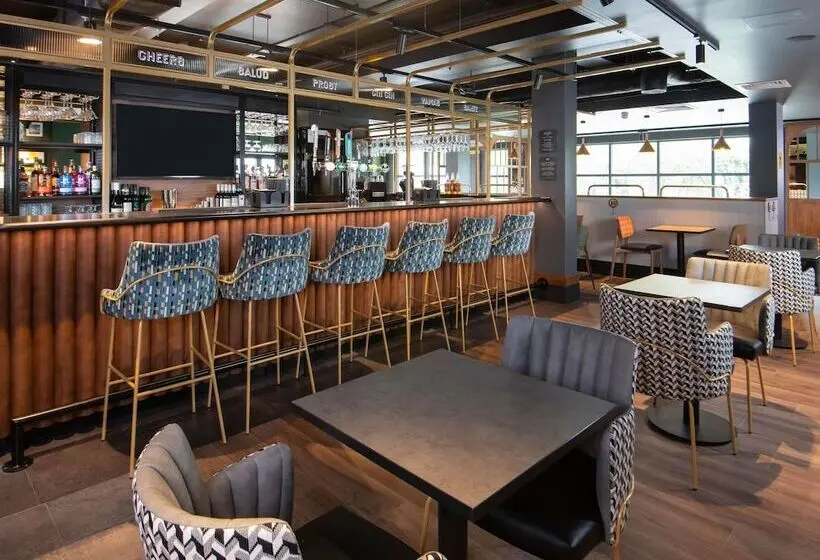 Hotelli Ibis Styles London Gatwick Airport