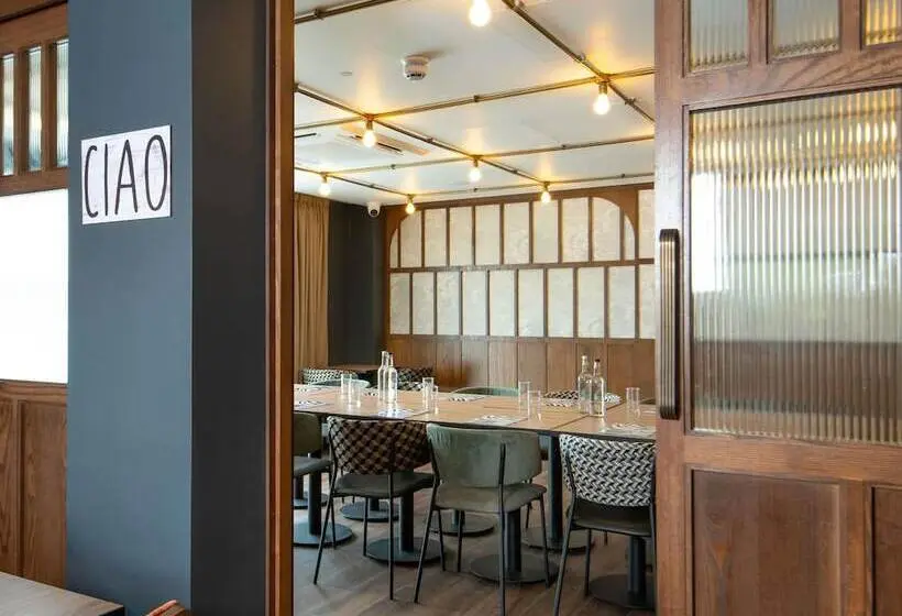 Hotelli Ibis Styles London Gatwick Airport