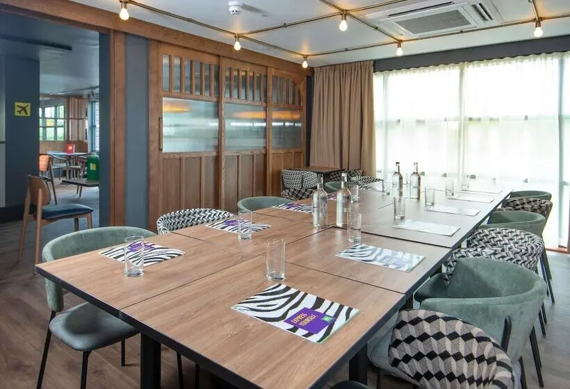 Hotelli Ibis Styles London Gatwick Airport