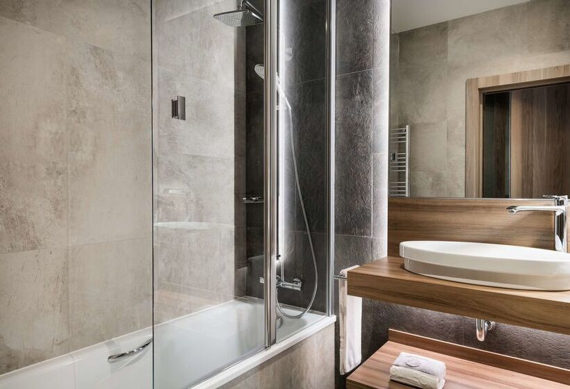 호텔 NH Collection Madrid Gran Via