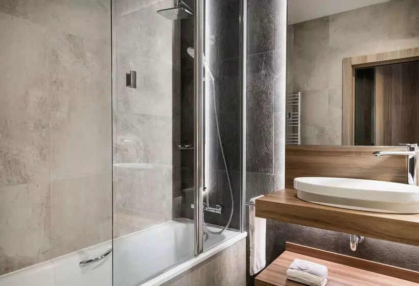 فندق NH Collection Madrid Gran Via