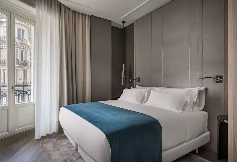 فندق NH Collection Madrid Gran Via