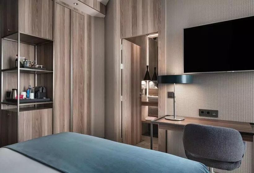 فندق NH Collection Madrid Gran Via