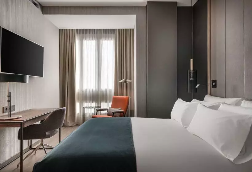 فندق NH Collection Madrid Gran Via