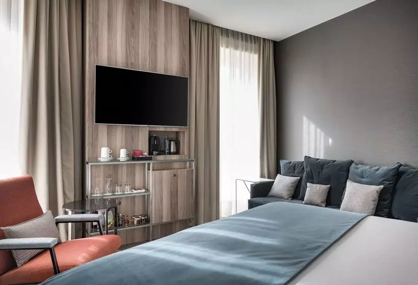 فندق NH Collection Madrid Gran Via