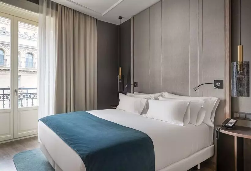 فندق NH Collection Madrid Gran Via
