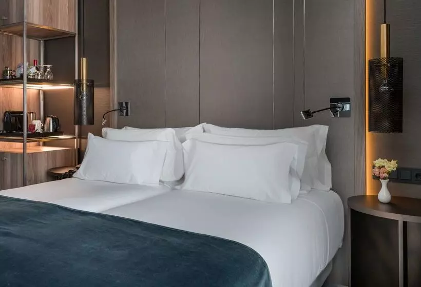 فندق NH Collection Madrid Gran Via